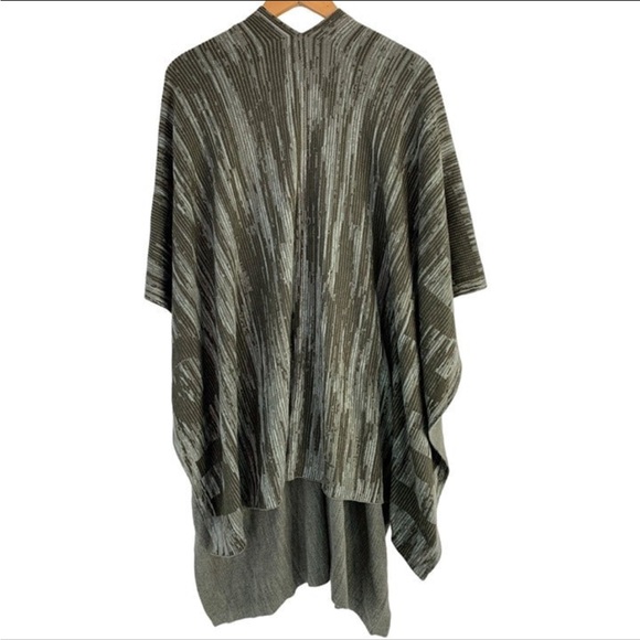 Lululemon The Rest is Written Shawl Wrap - Picture 8 of 12